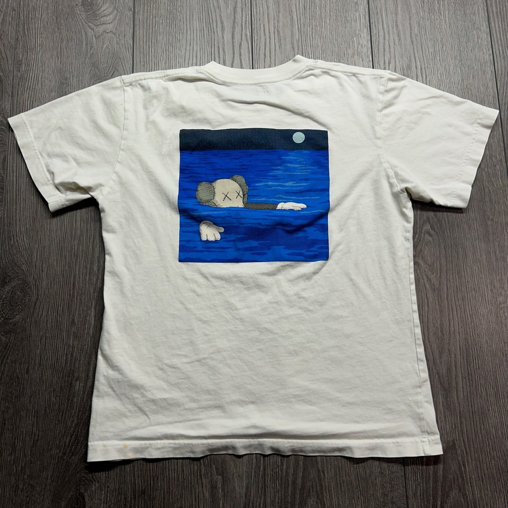 Uniqlo UT x KAWS XS Companion Swimming Graphic T-Shirt White Mens XS